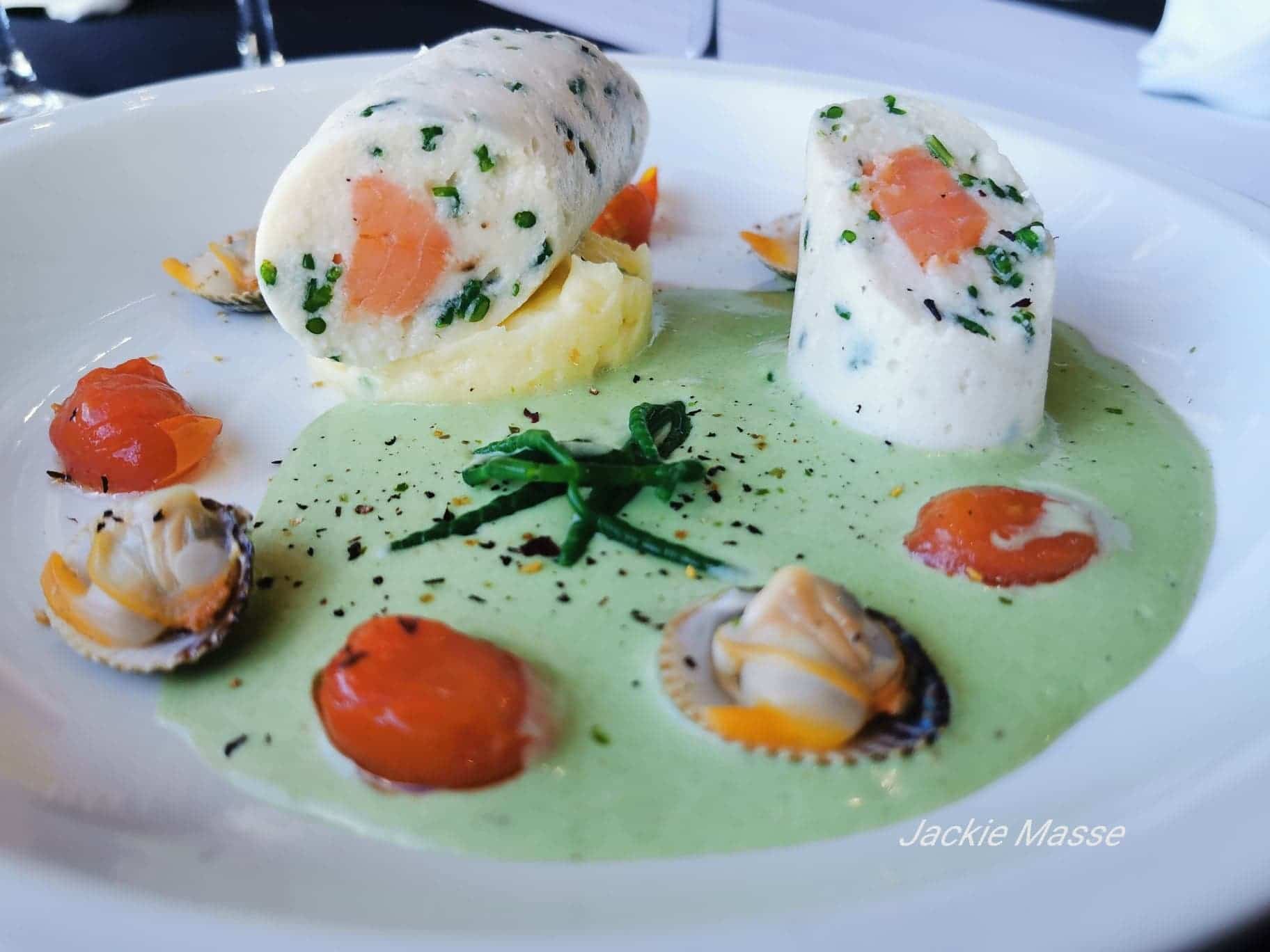 Mousseline di nasello alle salicornie, baron di salmone affumicato alla ballottine, crema al gusto di mare con salicornie