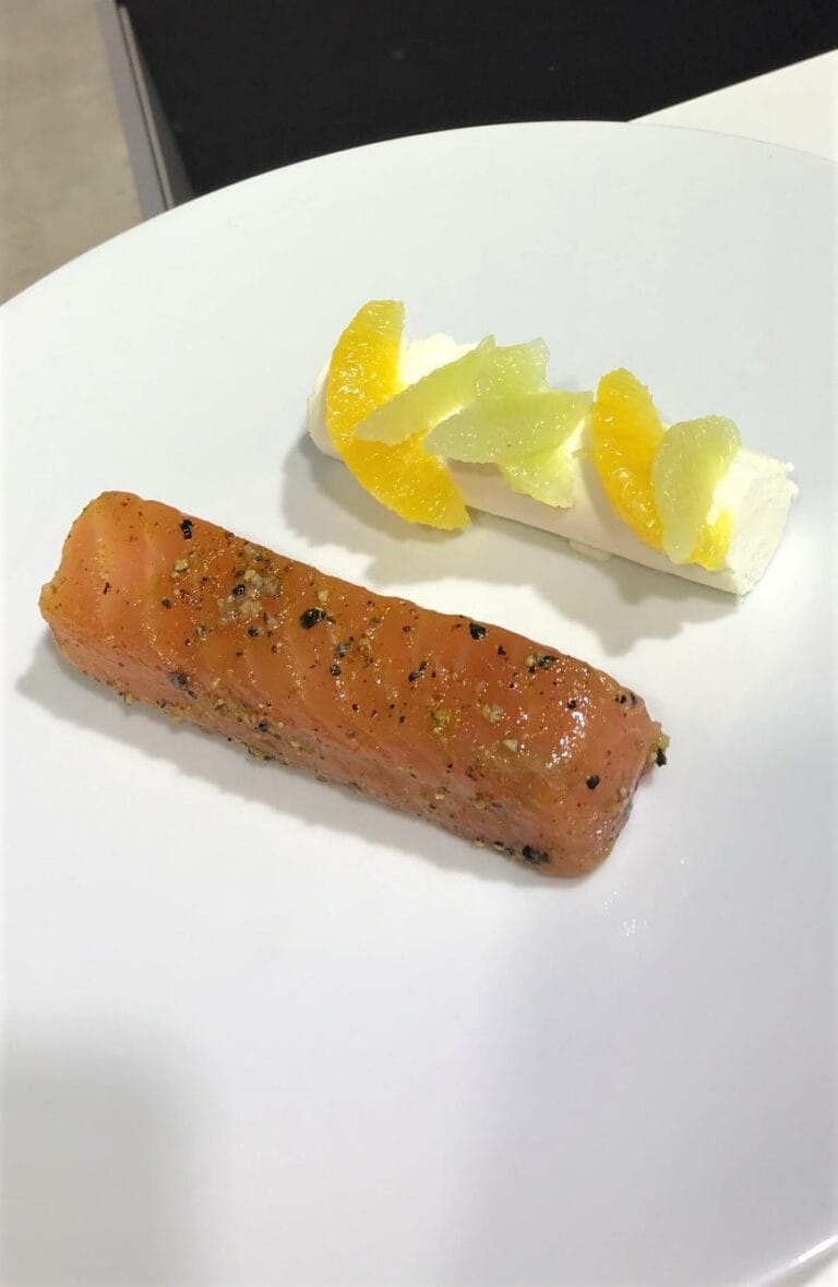 Cuore di salmone con formaggio fresco e agrumi