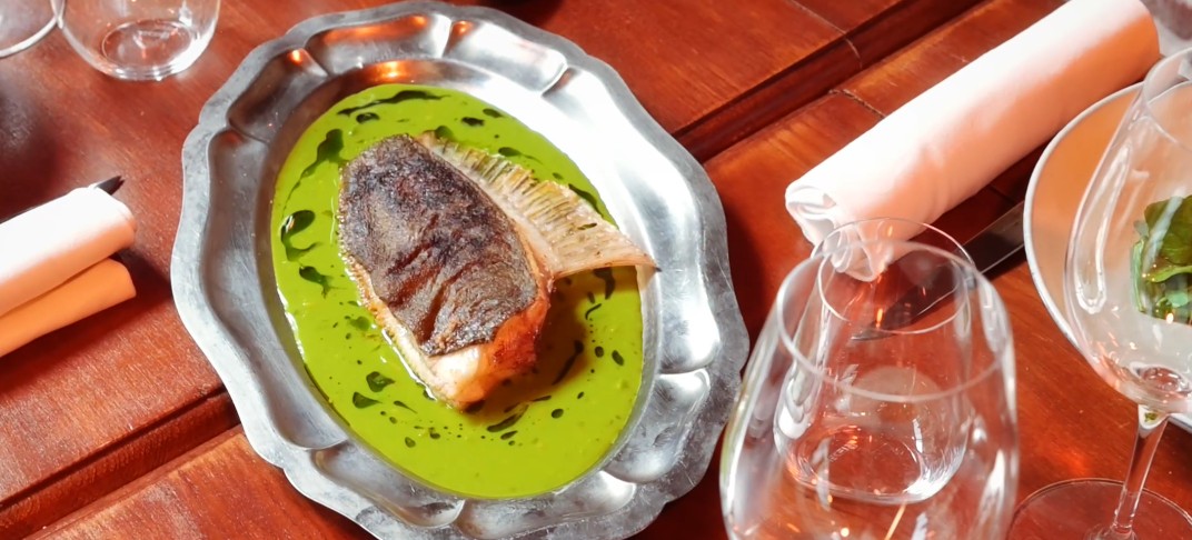 Costoletta di rombo alla molinara, patate fondenti e crescione